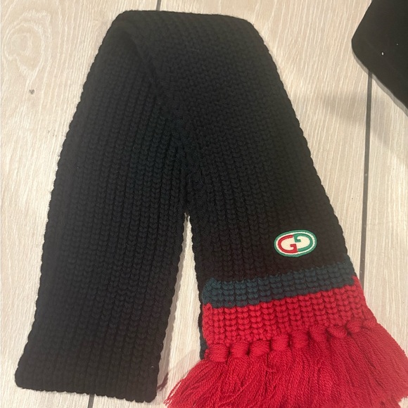 Brand new with tags Gucci Kids Black and Red Knit Scarf will fits adults s